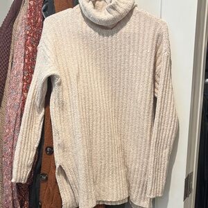 Lou & Grey Ribbed Cream Turtleneck Sweater
